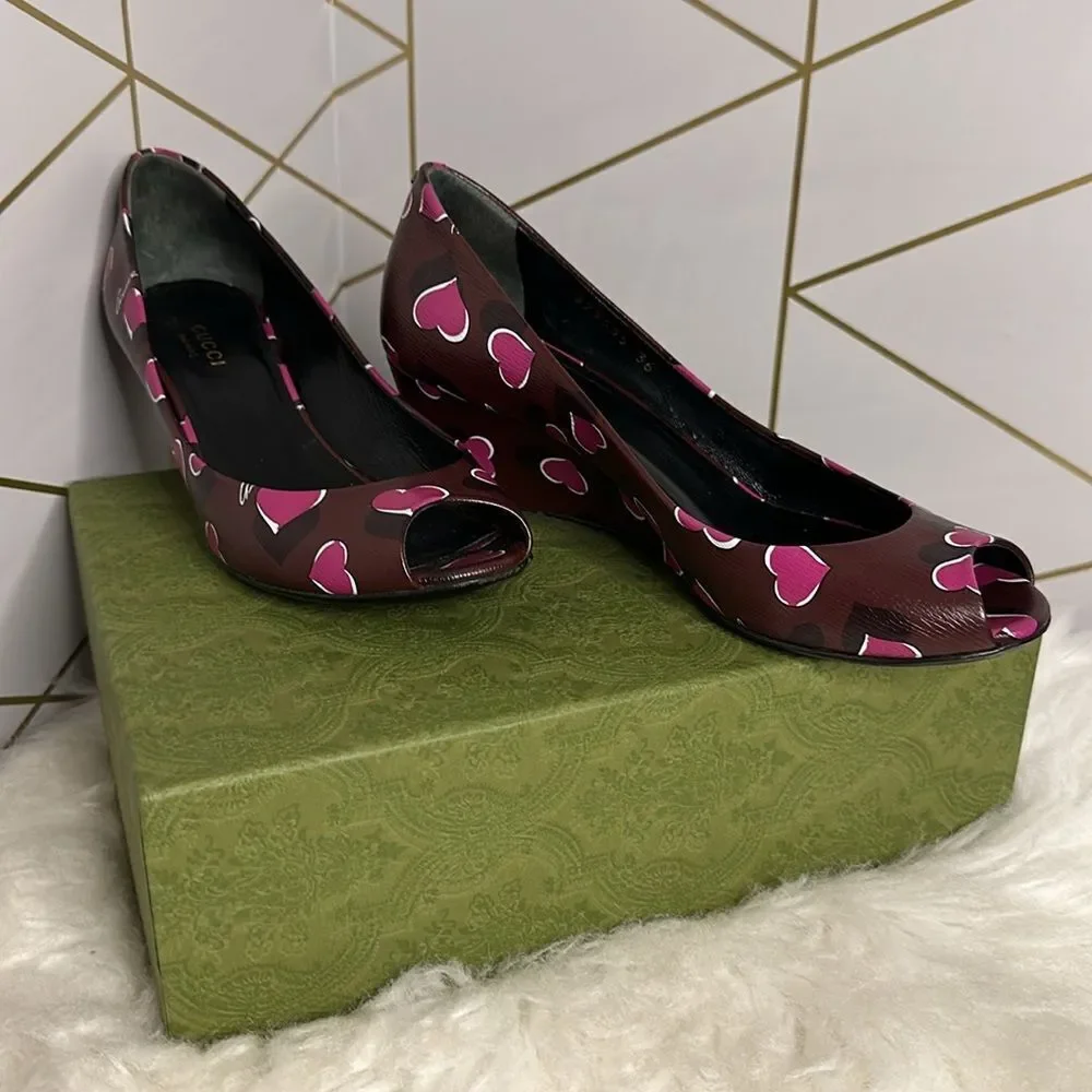 💯Authentic Gucci Heart Print Wedge Heels with Open Toes🍀